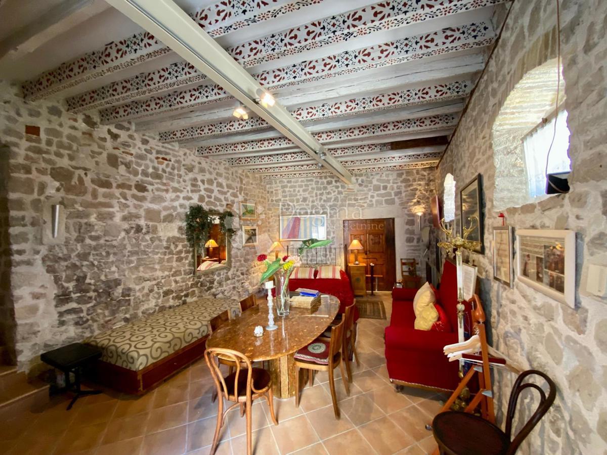 Poslovni prostor Grad, Šibenik, 84m2