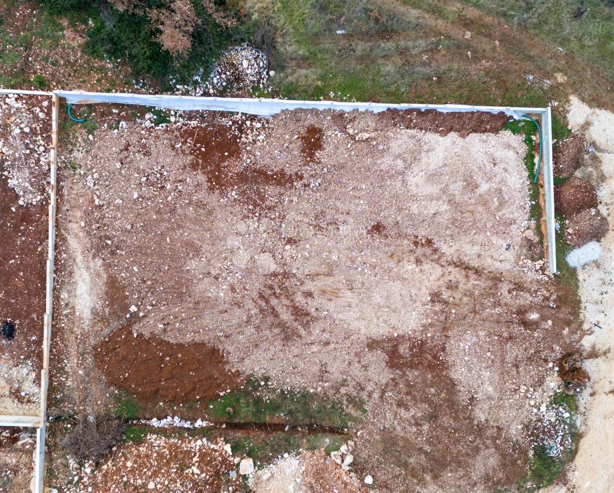 Zazidljivo zemljišče Višnjan, 1.017m2