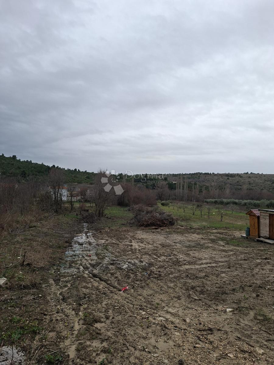 Zazidljivo zemljišče Ljubač, Ražanac, 570m2