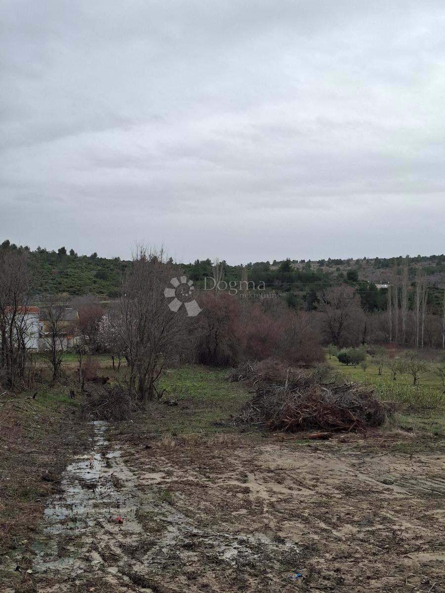 Zazidljivo zemljišče Ljubač, Ražanac, 570m2