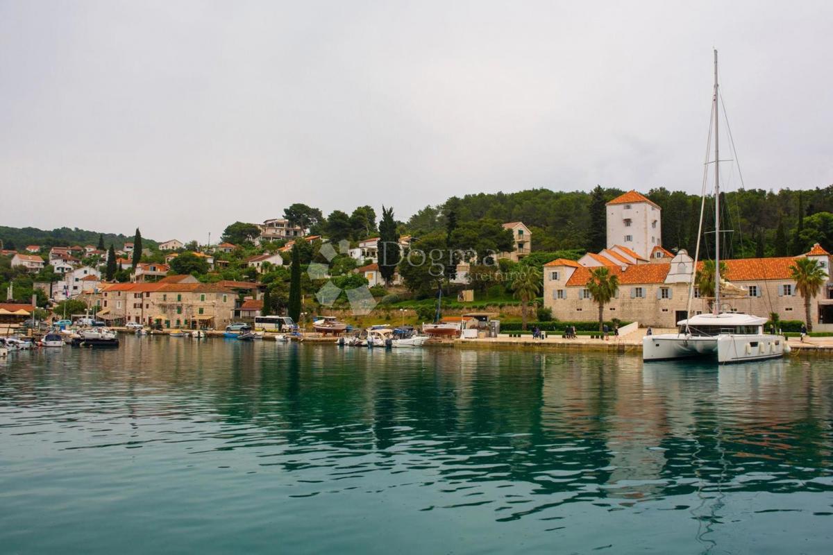 Zazidljivo zemljišče Maslinica, Šolta, 603m2