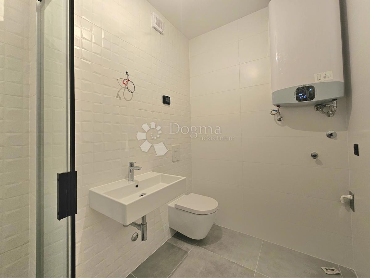 Apartma, 1s+DB/ ostava/1 parking/ 700m od mora