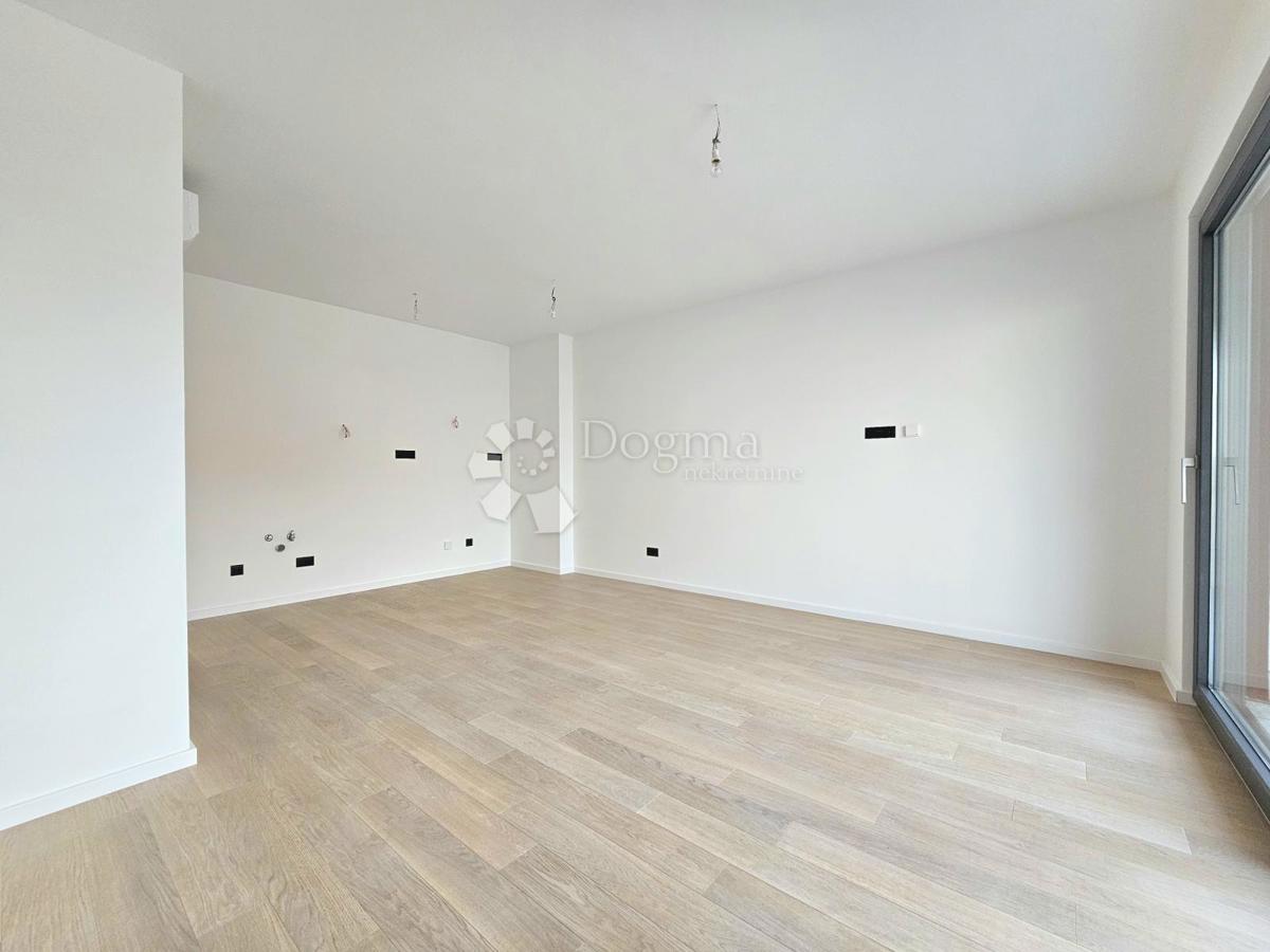 Apartma, 1s+DB/ ostava/1 parking/ 700m od mora