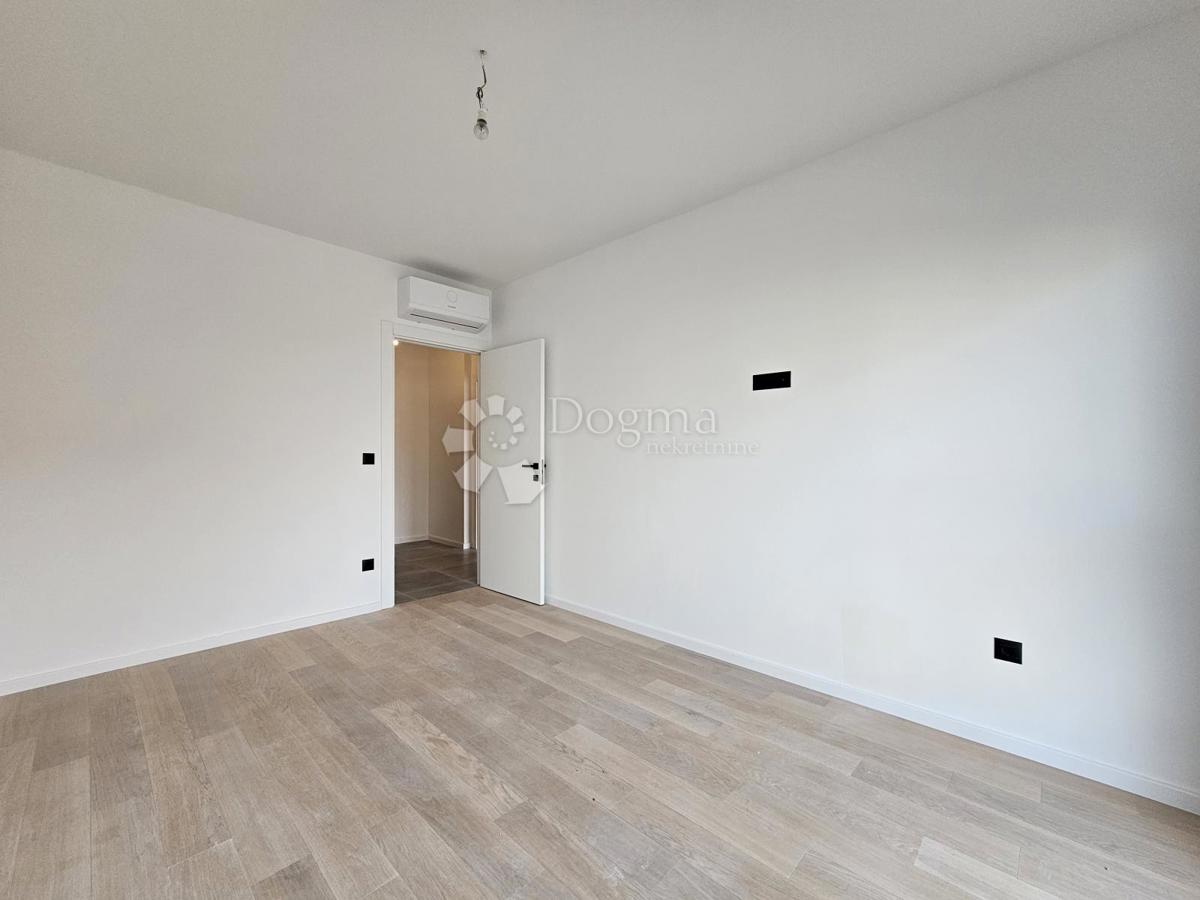 Apartma, 1s+DB/ ostava/1 parking/ 700m od mora