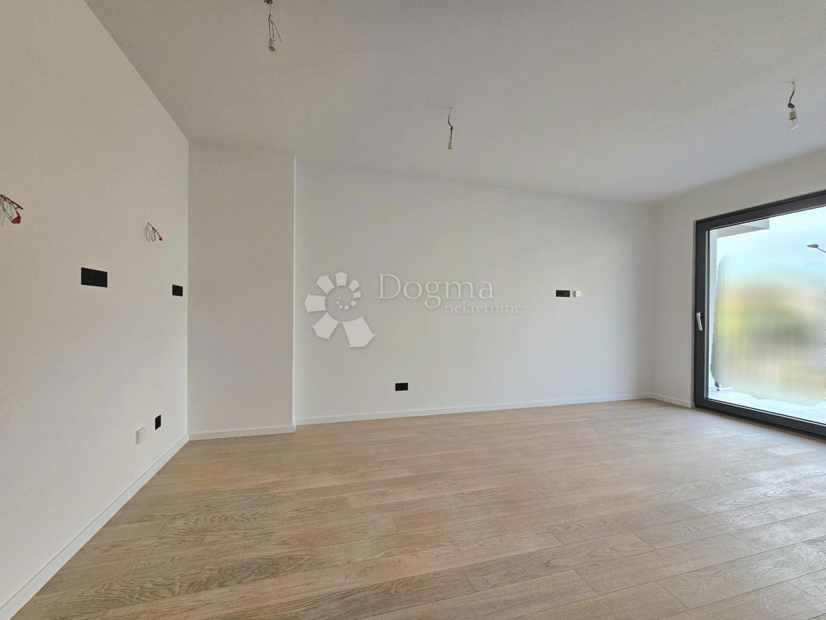 Apartma, 1s+DB/ ostava/1 parking/ 700m od mora