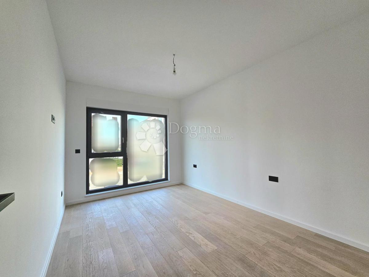 Apartma, 1s+DB/ ostava/1 parking/ 700m od mora