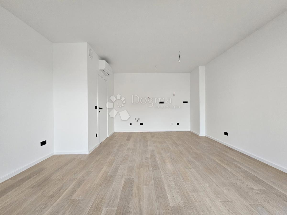 Apartma, 1s+DB/ ostava/1 parking/ 700m od mora