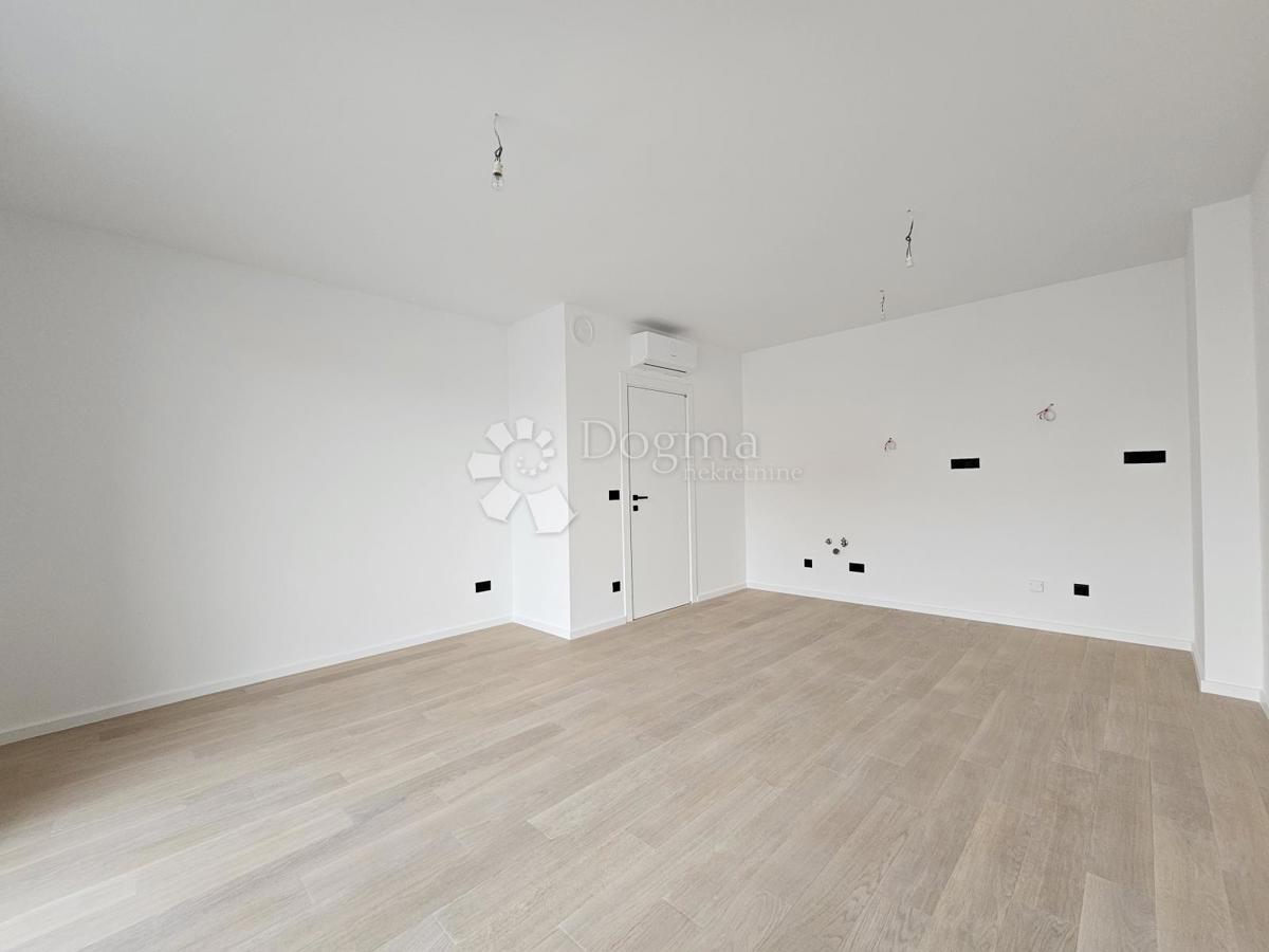 Apartma, 1s+DB/ ostava/1 parking/ 700m od mora