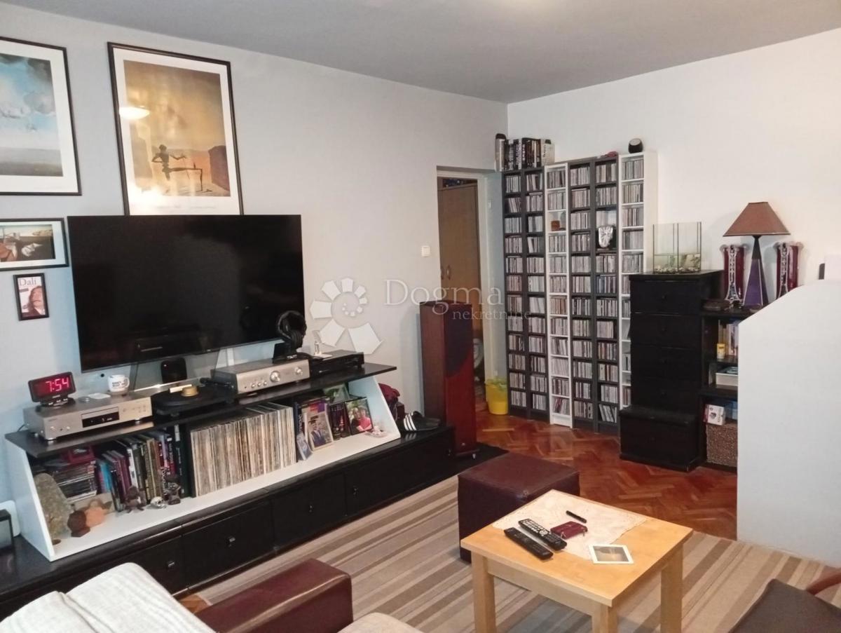 Stanovanje Centar, Sisak, 56m2