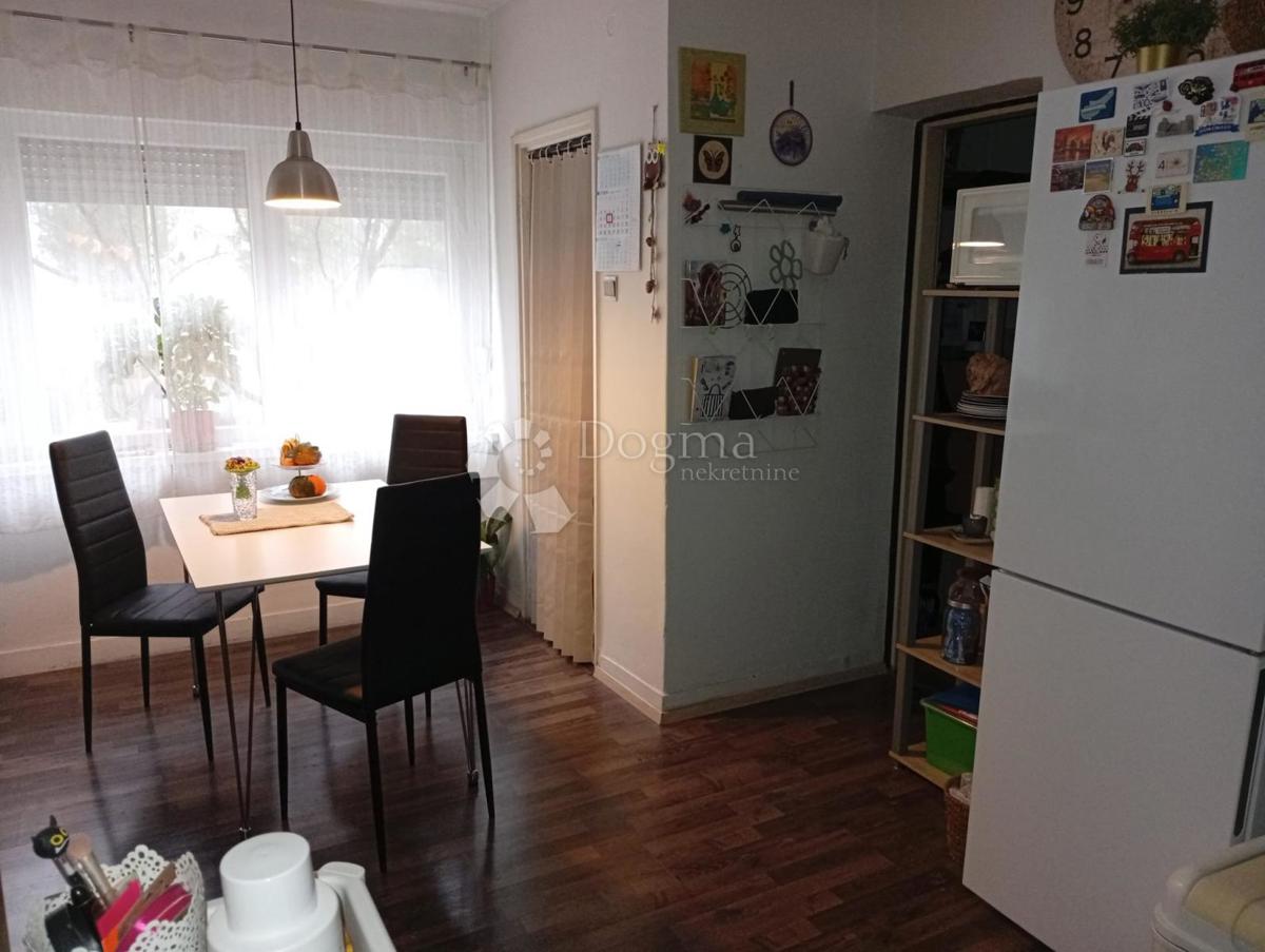 Stanovanje Centar, Sisak, 56m2