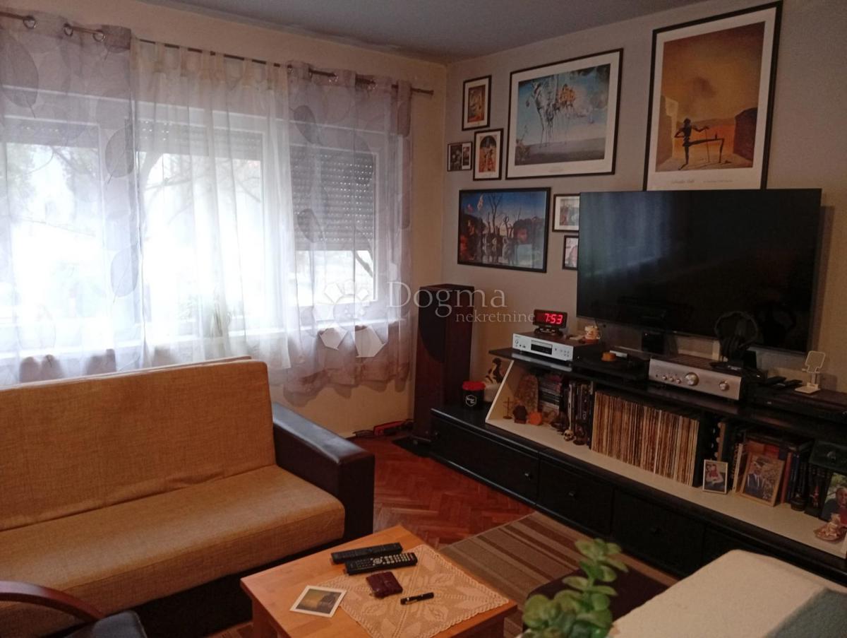 Stanovanje Centar, Sisak, 56m2