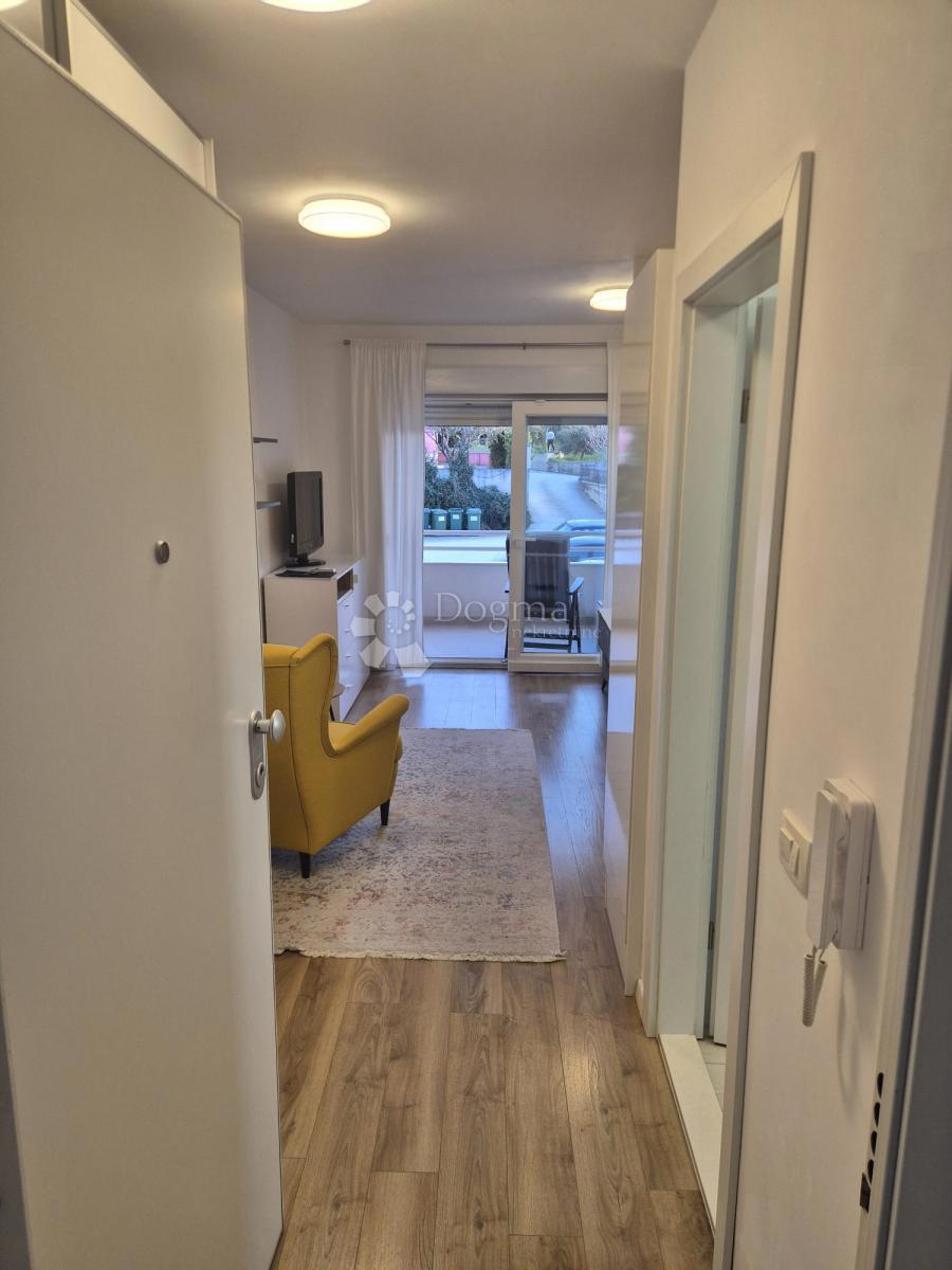 Stanovanje Kamen, Split - Okolica, 28m2