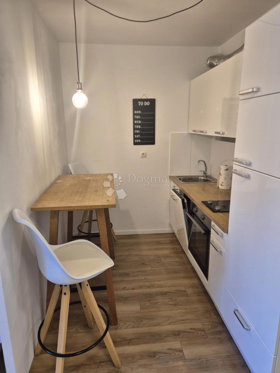 Stanovanje Kamen, Split - Okolica, 28m2