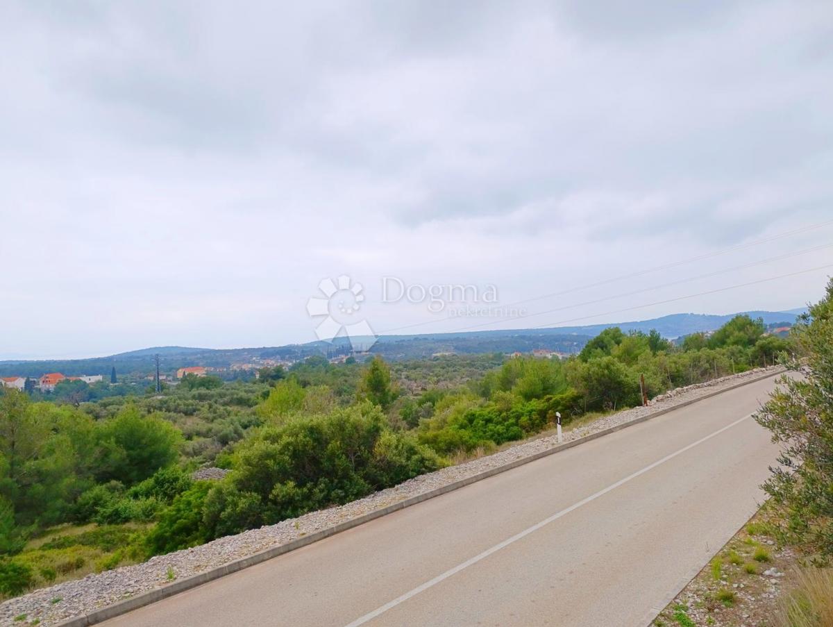 Kmetijsko zemljišče Milna, 9.608m2