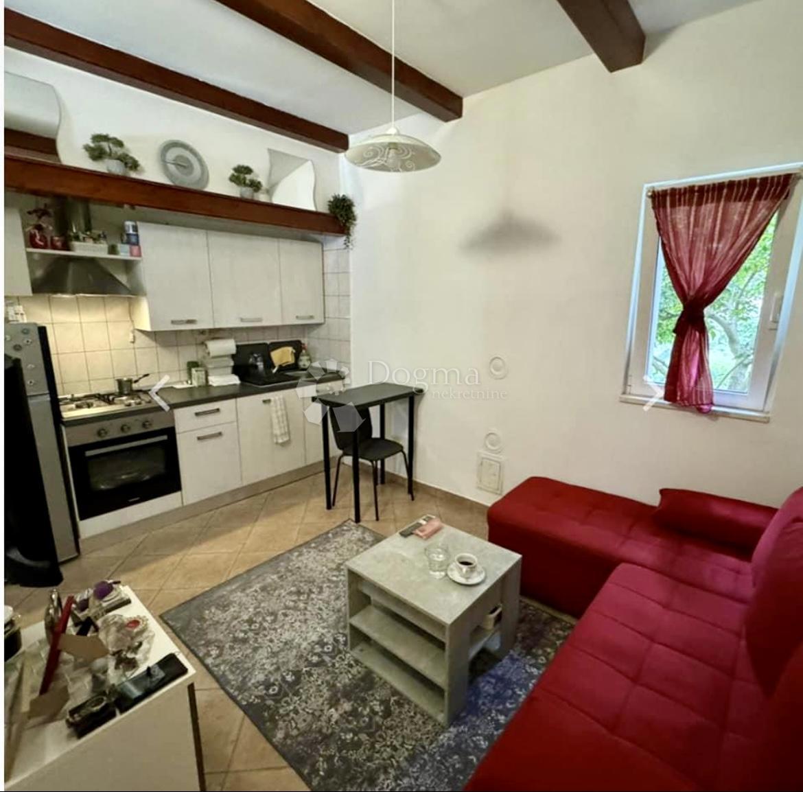 Stanovanje Centar, Pula, 43m2