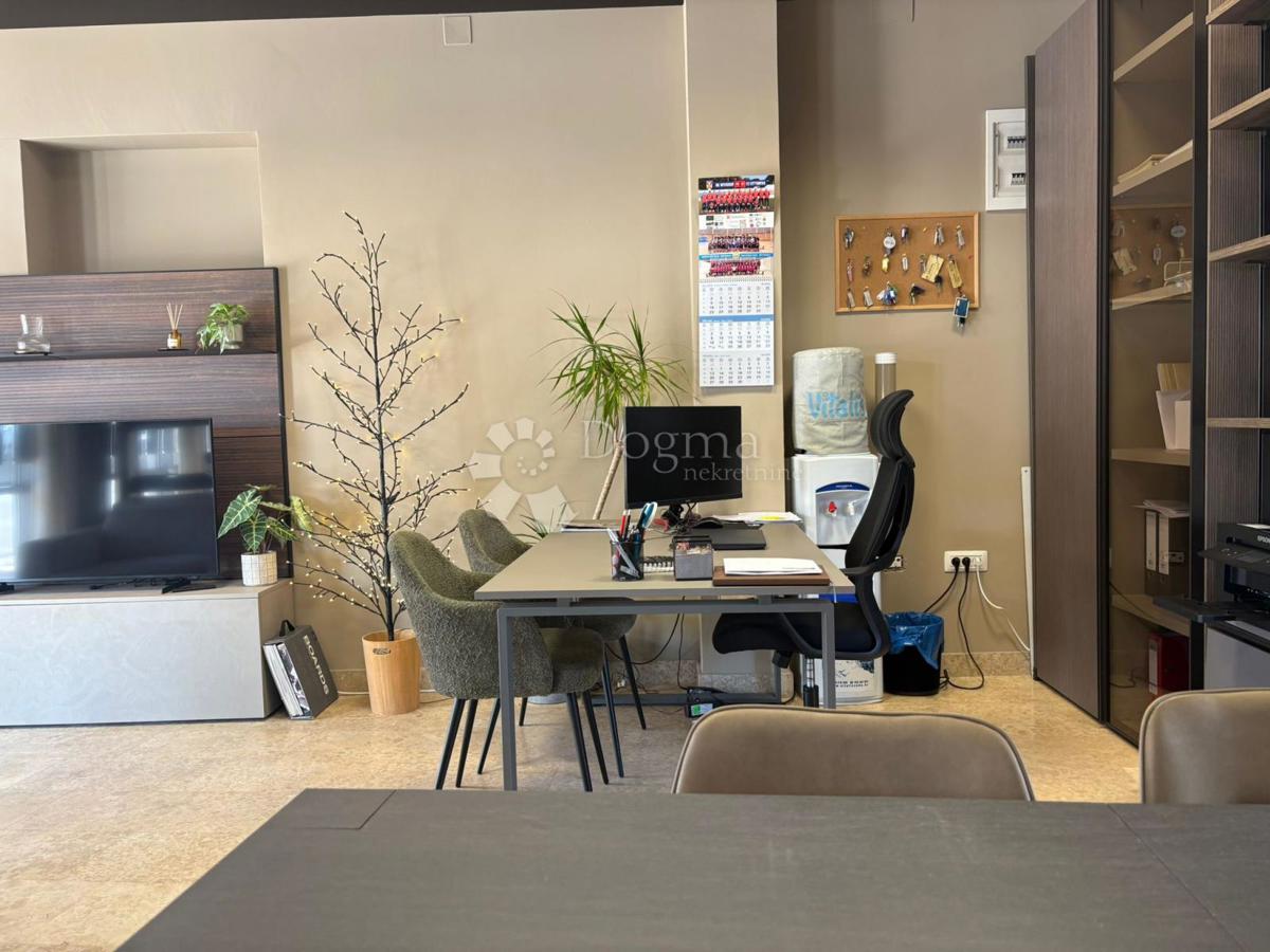 Poslovni prostor Novigrad, 129m2