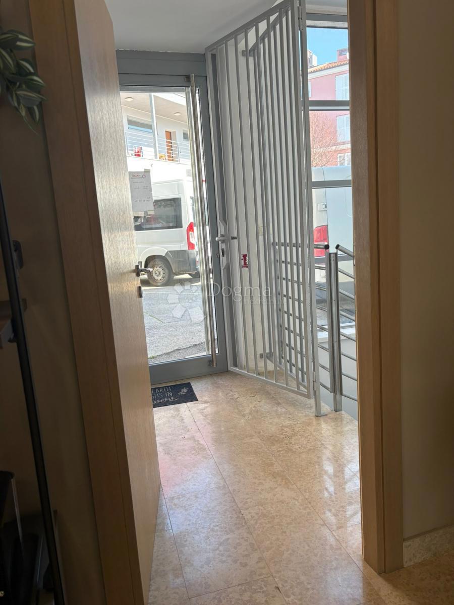 Poslovni prostor Novigrad, 129m2