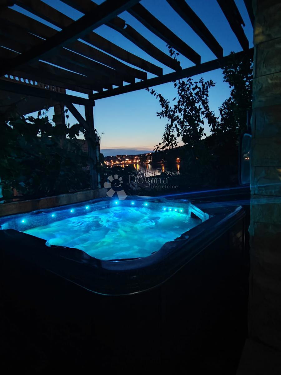 Hiša Grebaštica, Šibenik - Okolica, 280m2