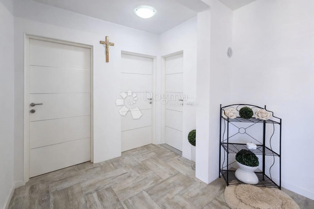 Hiša Resnik, Peščenica - Žitnjak, 228m2