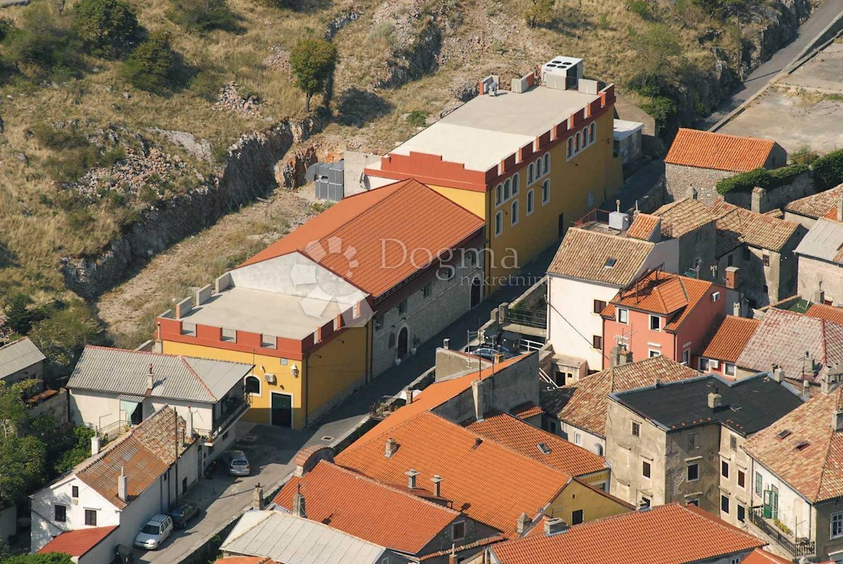 Poslovni prostor Senj, 1.800m2