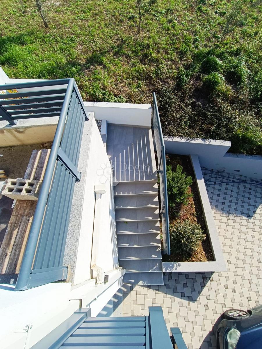 Hiša Podstrana, 240m2