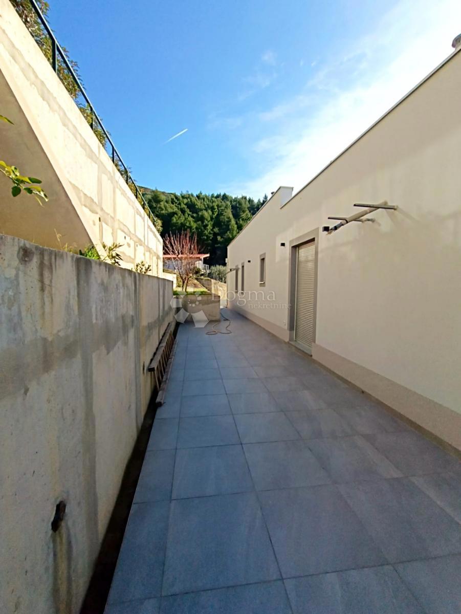 Hiša Podstrana, 240m2