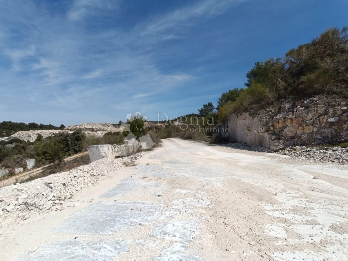 Zemljišče Donji Humac, Nerežišća, 16.432m2