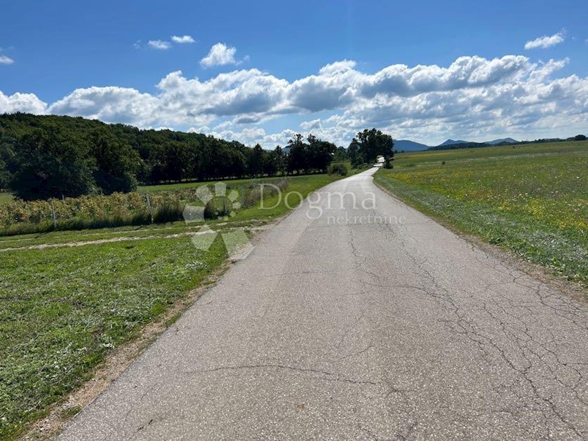 Zemljišče Mušaluk, Gospić - Okolica, 7.000m2