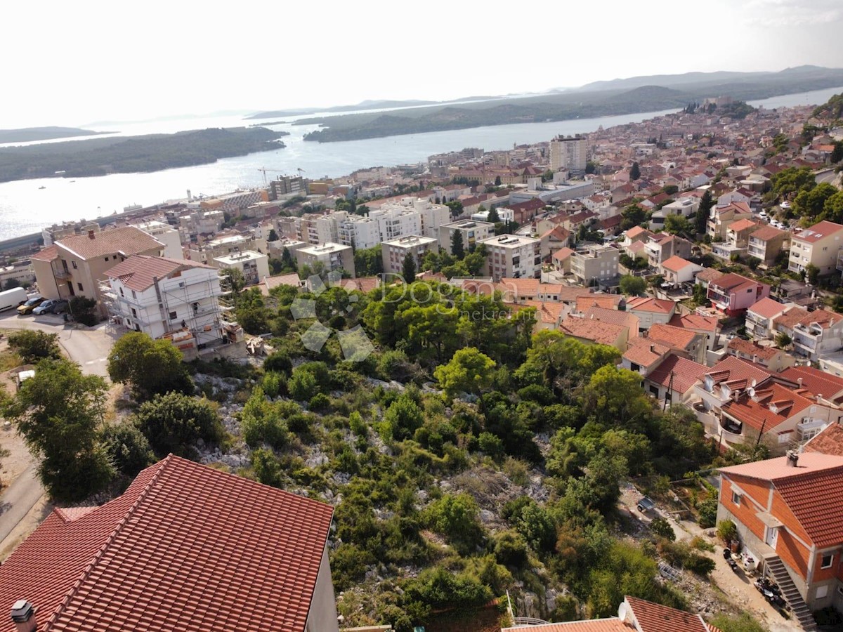 Zemljišče Grad, Šibenik, 1.463m2