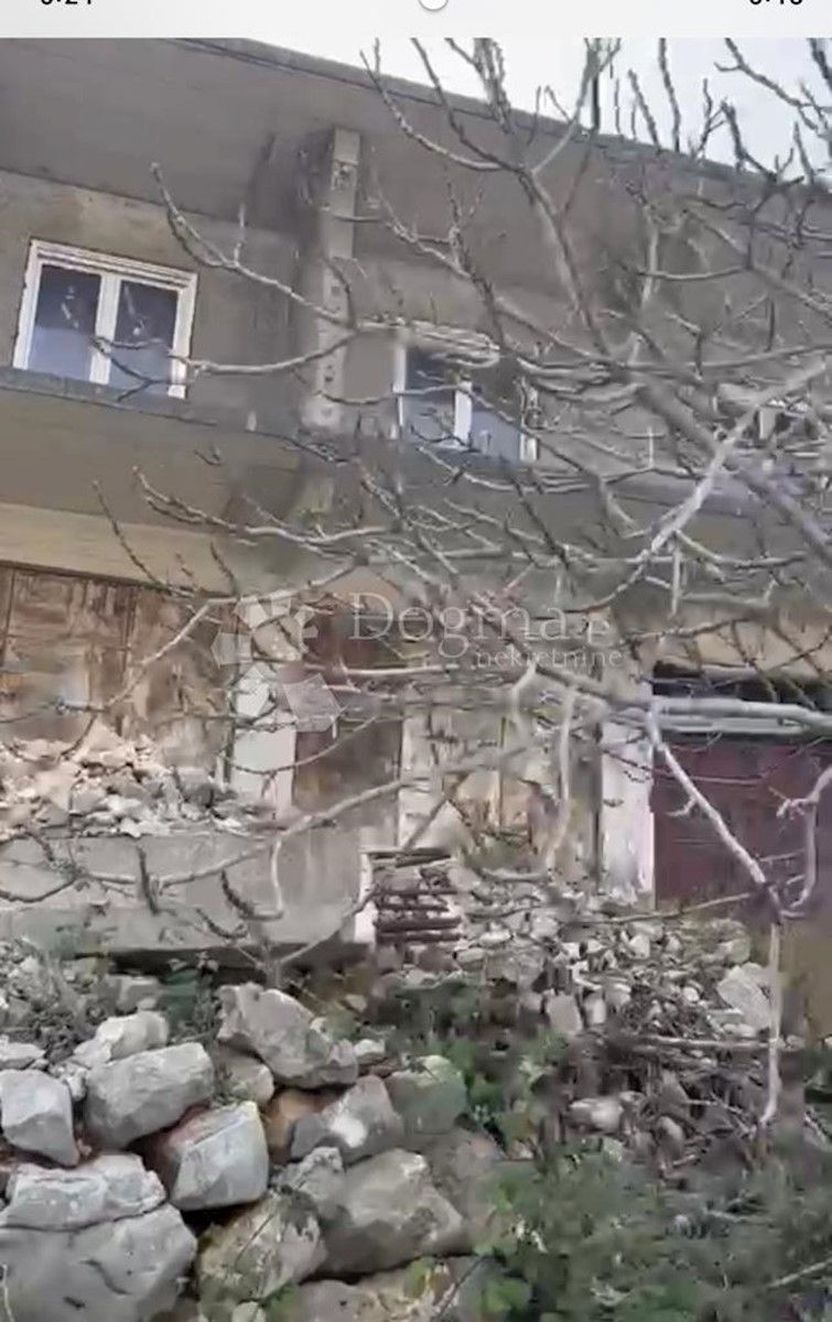 Hiša Ražanj, Rogoznica, 250m2