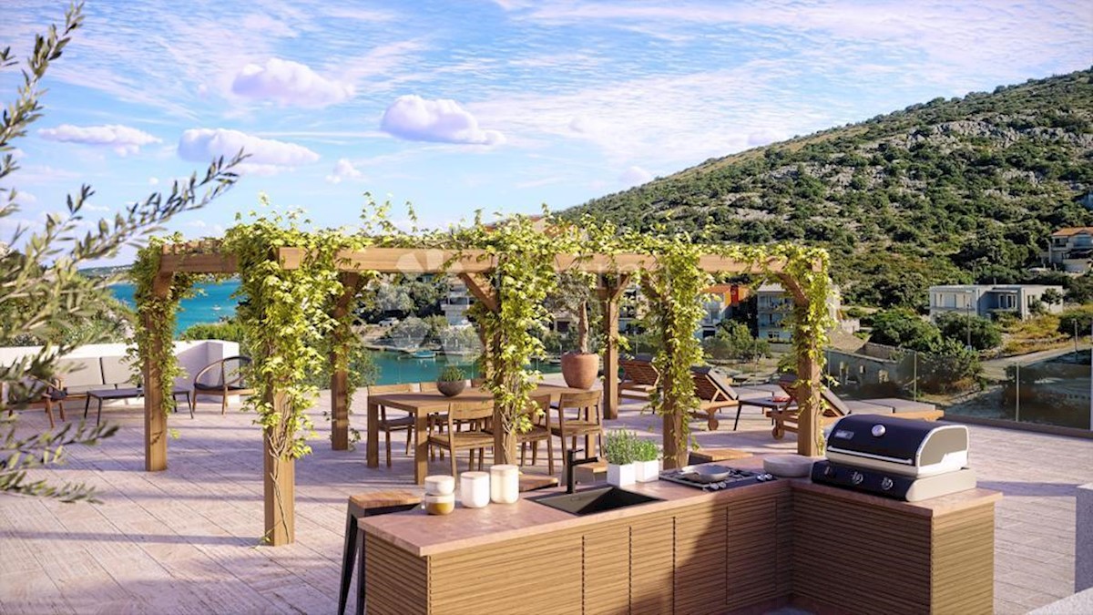 Hiša Ražanj, Rogoznica, 250m2