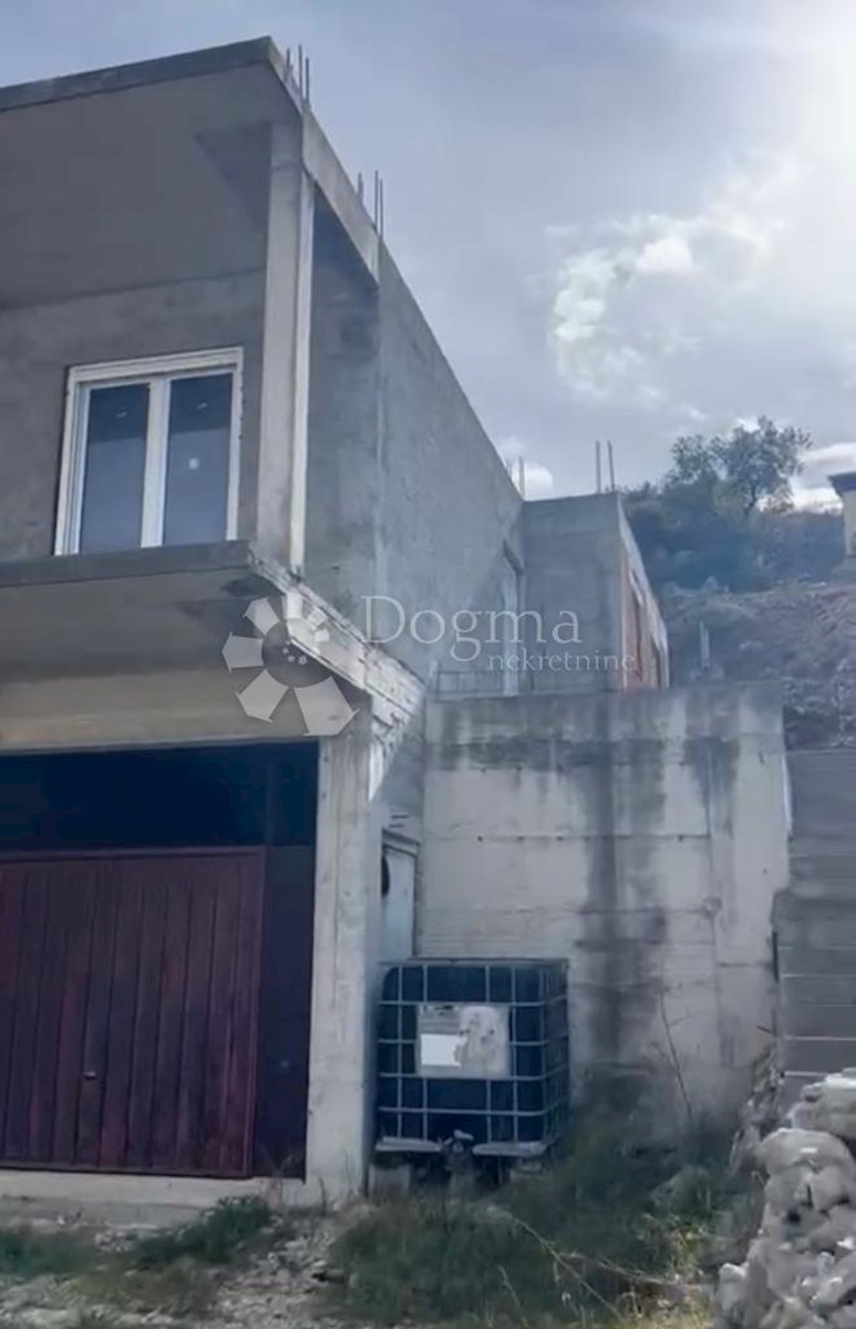 Hiša Ražanj, Rogoznica, 250m2