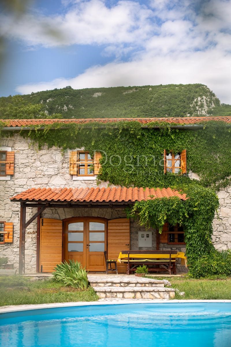 Hiša Lupoglav, 270m2