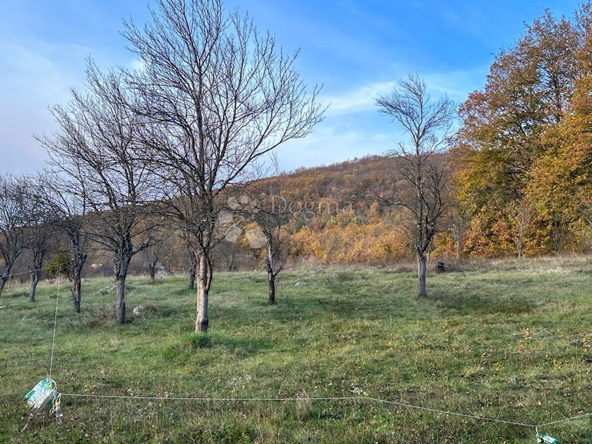 Zemljišče Sinac, Otočac, 3.640m2