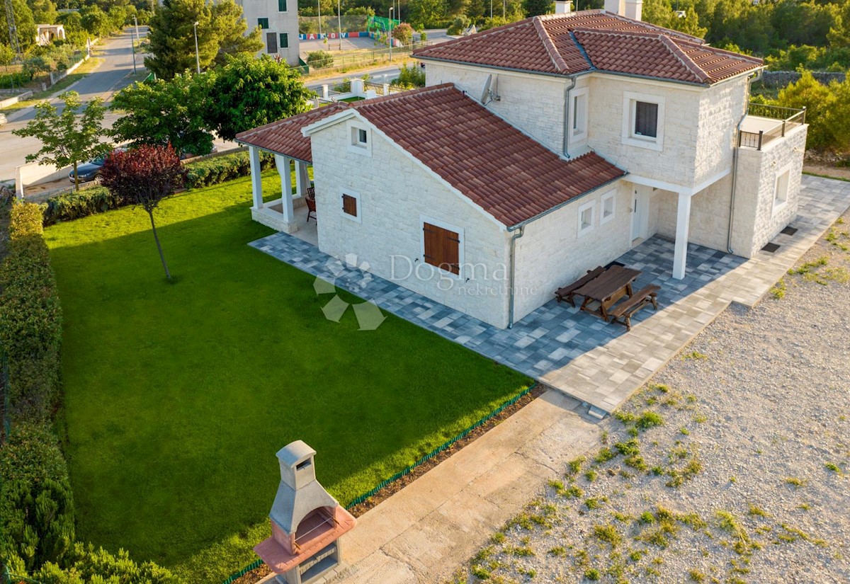 Hiša Dubrava Kod Šibenika, Šibenik - Okolica, 282m2