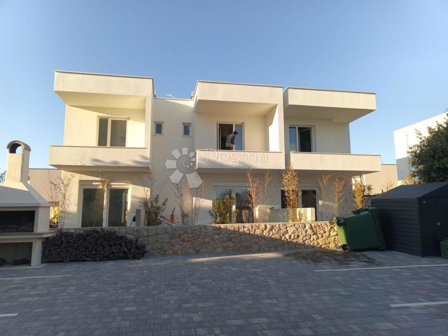 Stanovanje Mandre, Kolan, 57m2