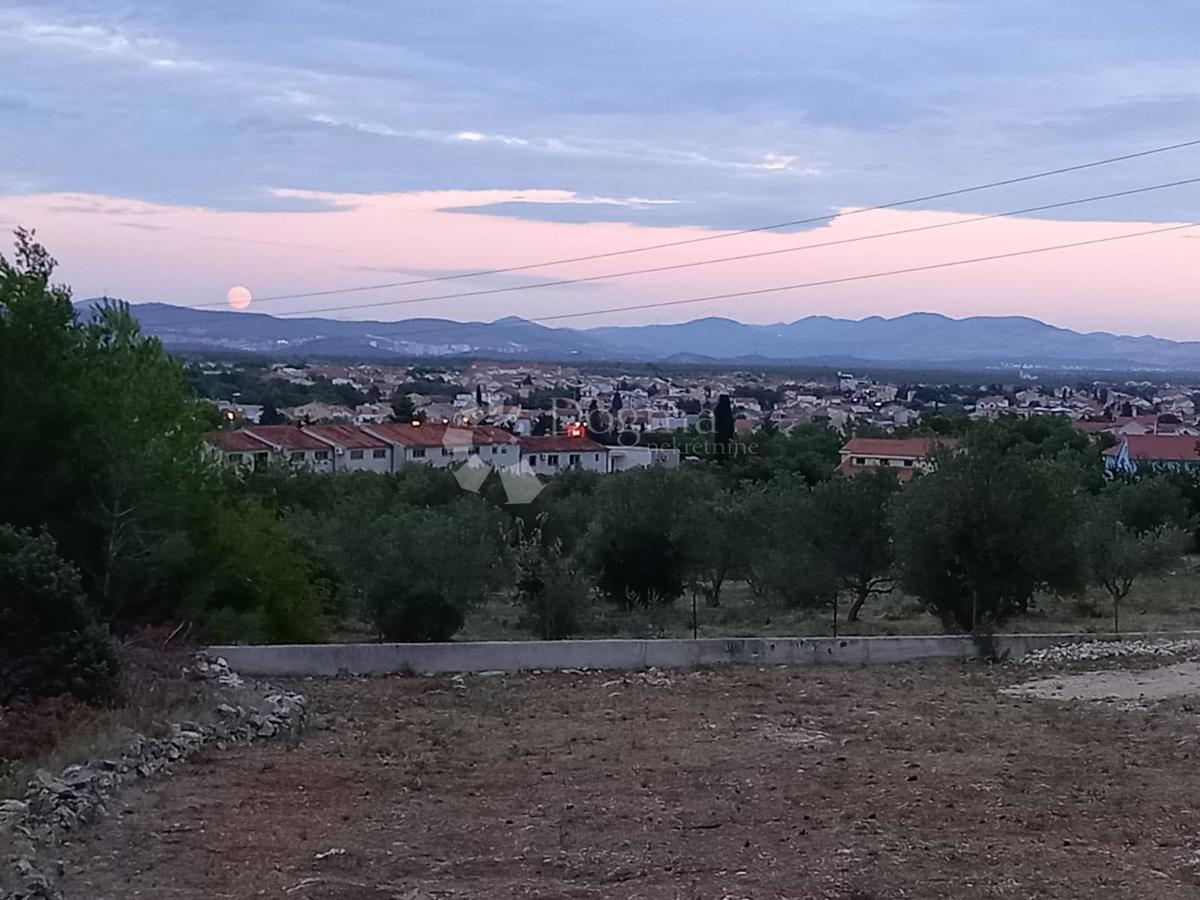 Zemljišče Vodice, 649m2