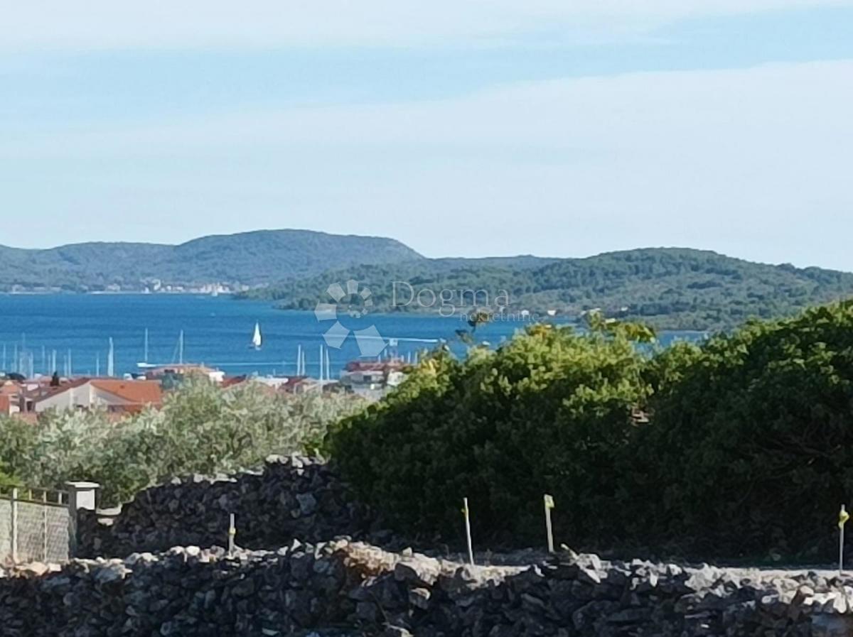 Zemljišče Vodice, 649m2