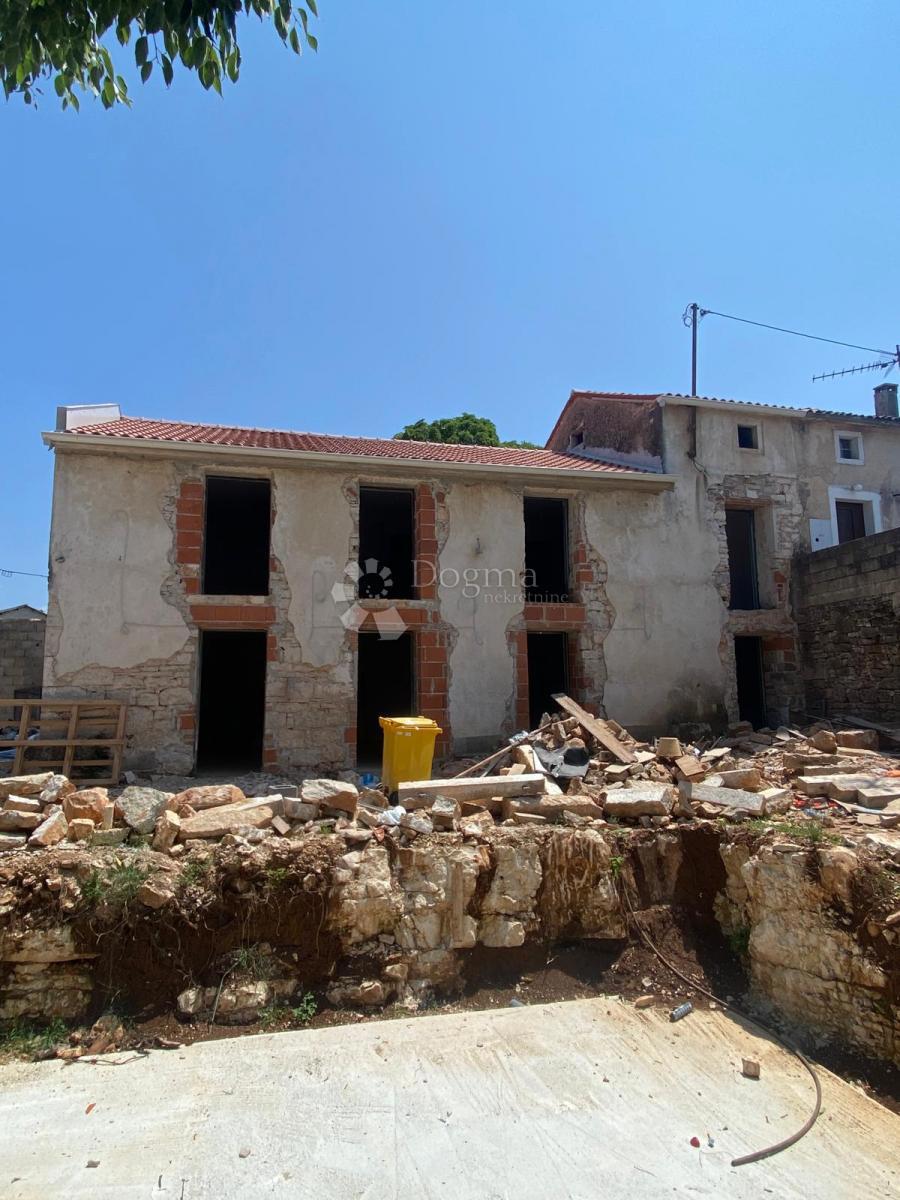 ČUDOVITA ISRSKA HIŠA NA SPROŠČUJOČI LOKACIJI