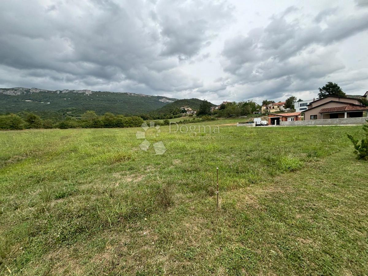 Zemljišče Buzet, 1.035m2