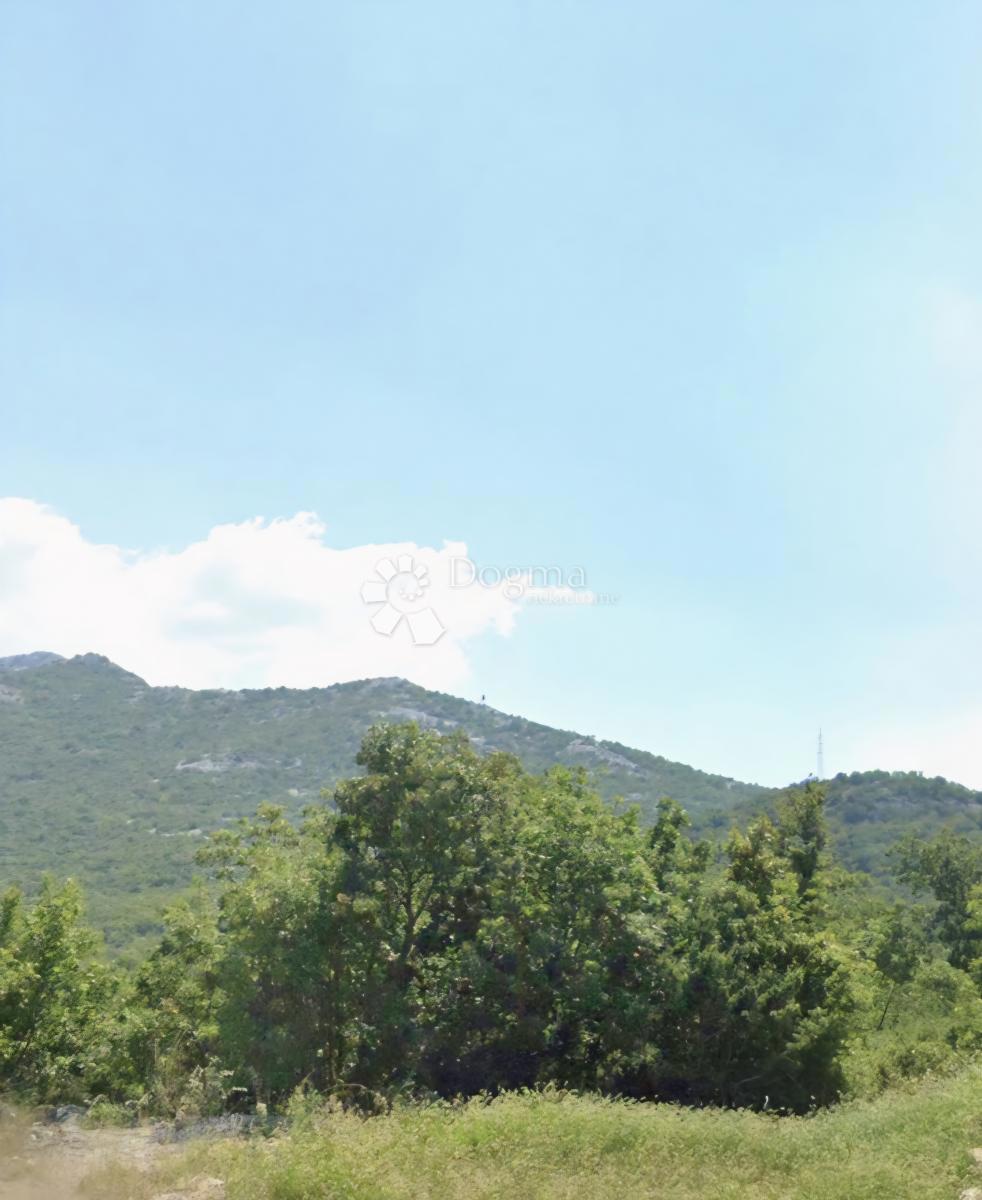 Zemljišče Klis, 2.300m2