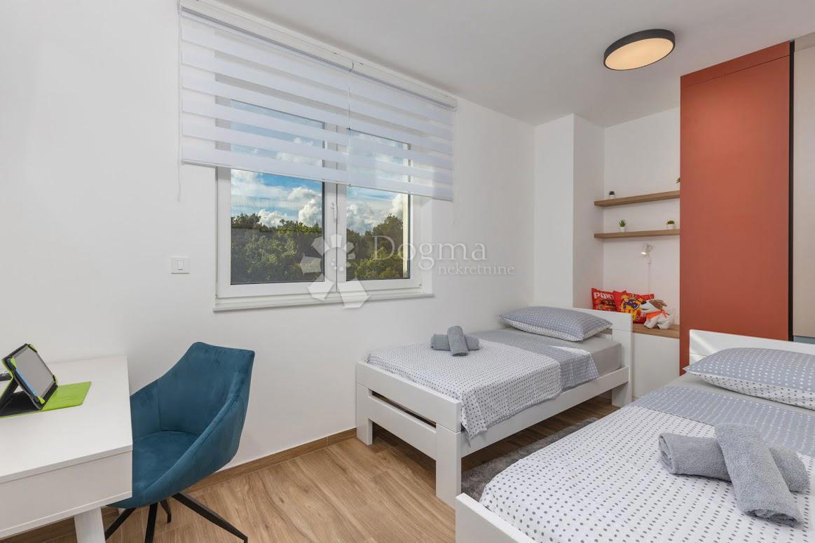 Hiša Dubrava Kod Šibenika, Šibenik - Okolica, 200m2
