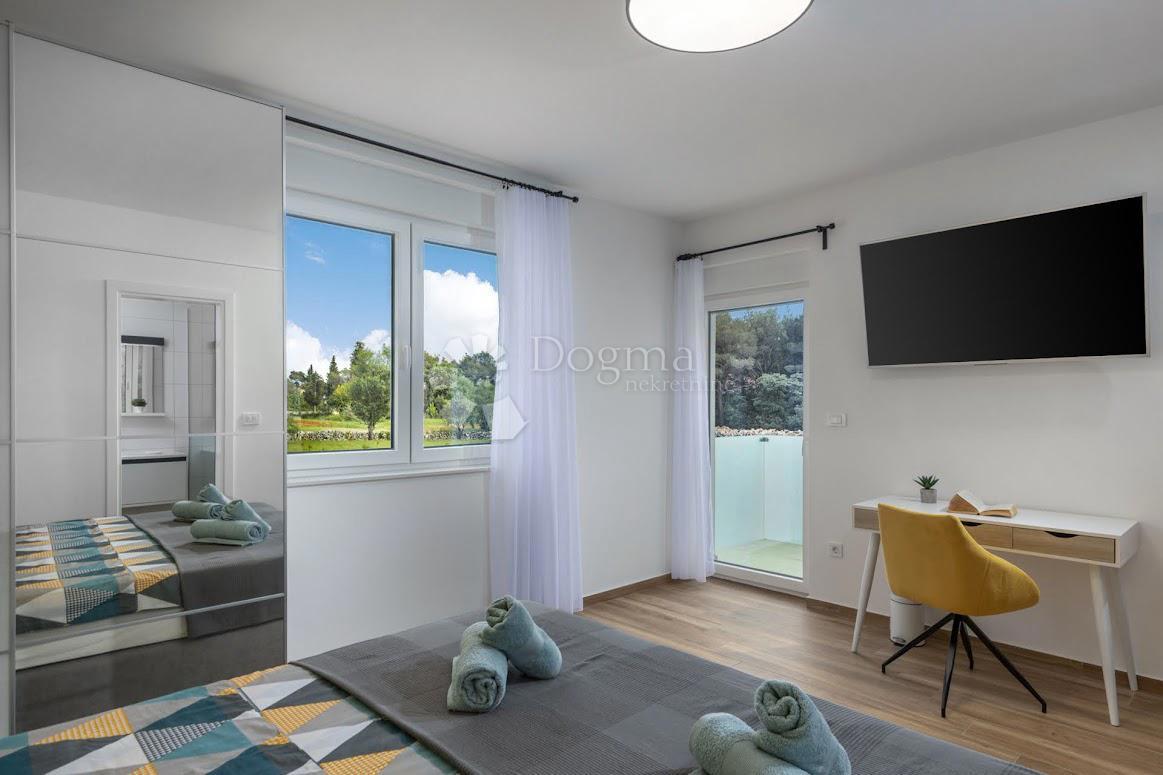 Hiša Dubrava Kod Šibenika, Šibenik - Okolica, 200m2