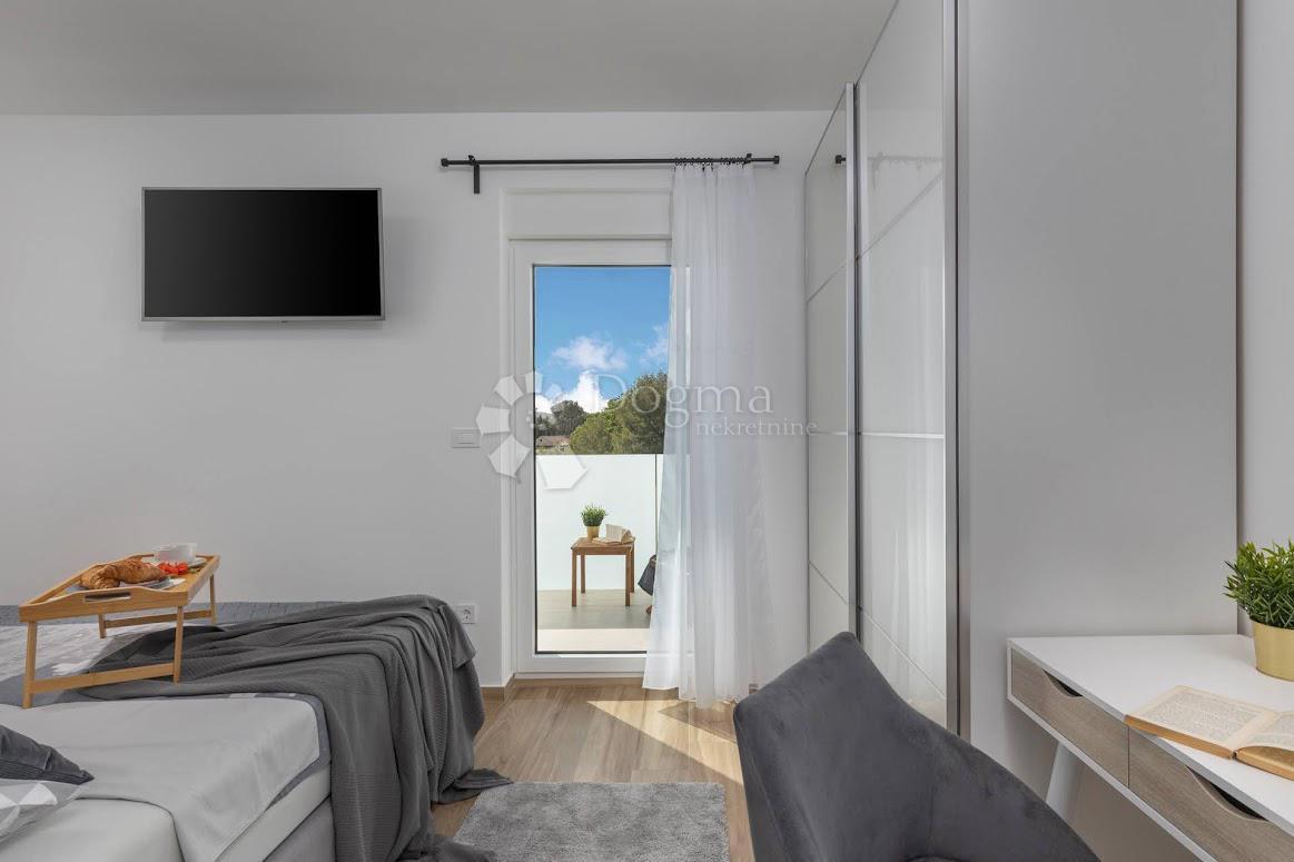 Hiša Dubrava Kod Šibenika, Šibenik - Okolica, 200m2