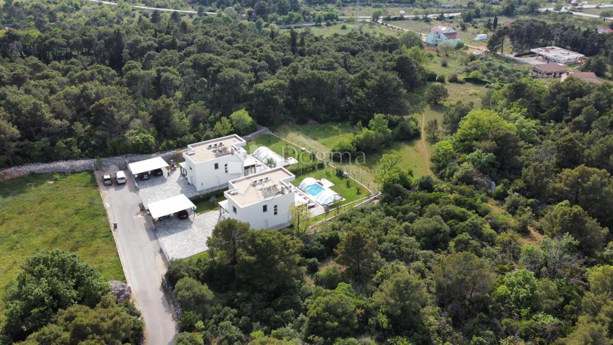 Hiša Dubrava Kod Šibenika, Šibenik - Okolica, 200m2