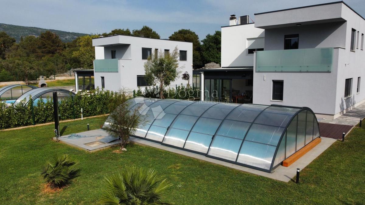 Hiša Dubrava Kod Šibenika, Šibenik - Okolica, 200m2