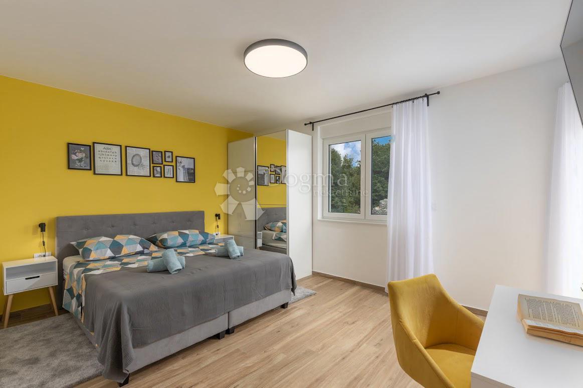 Hiša Dubrava Kod Šibenika, Šibenik - Okolica, 200m2