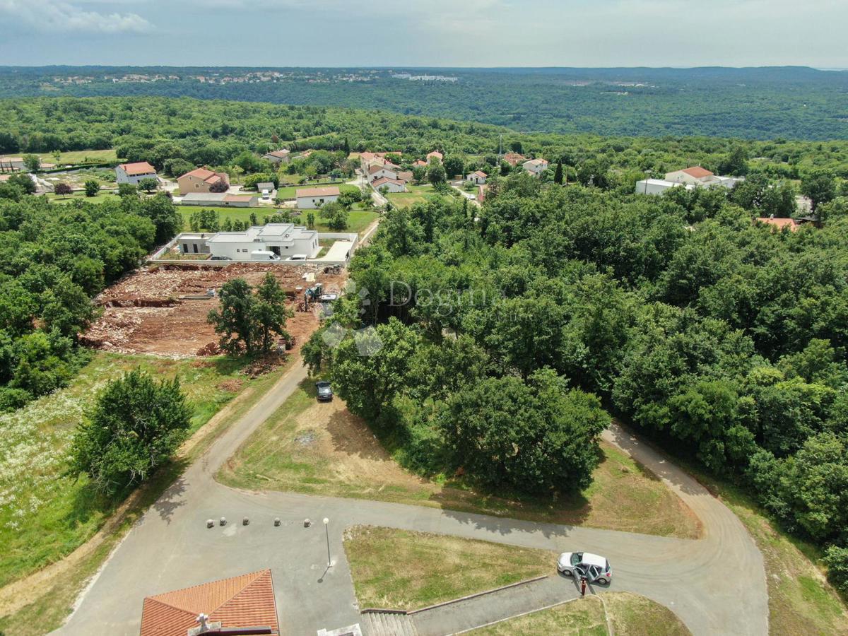 Zazidljivo zemljišče Kanfanar, 1.461m2