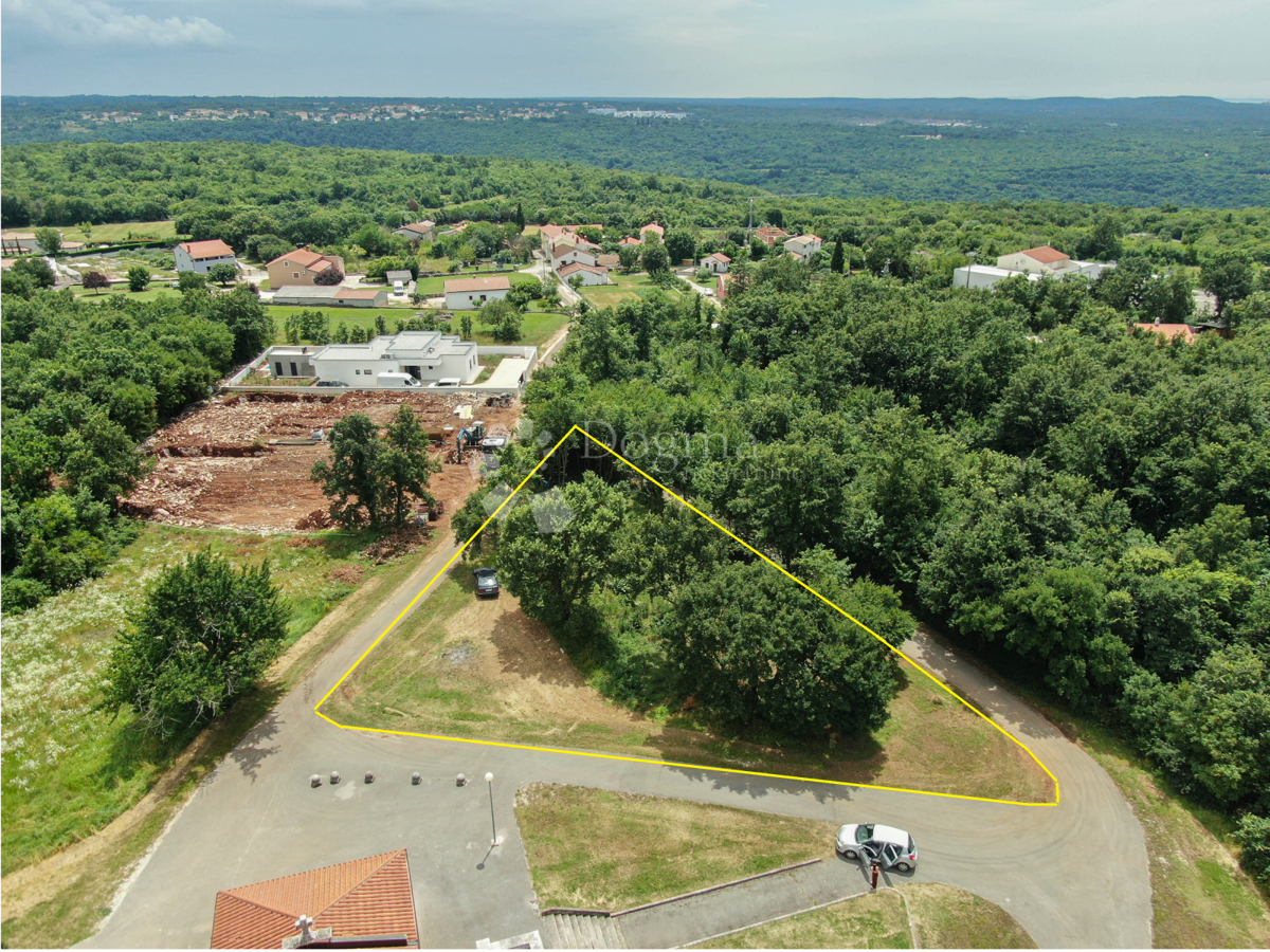 Zazidljivo zemljišče Kanfanar, 1.461m2