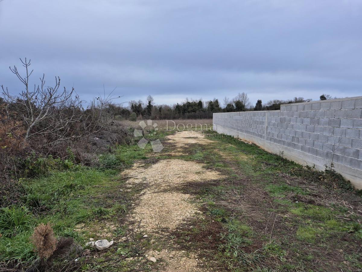 Kmetijsko zemljišče Šišan, Ližnjan, 652m2